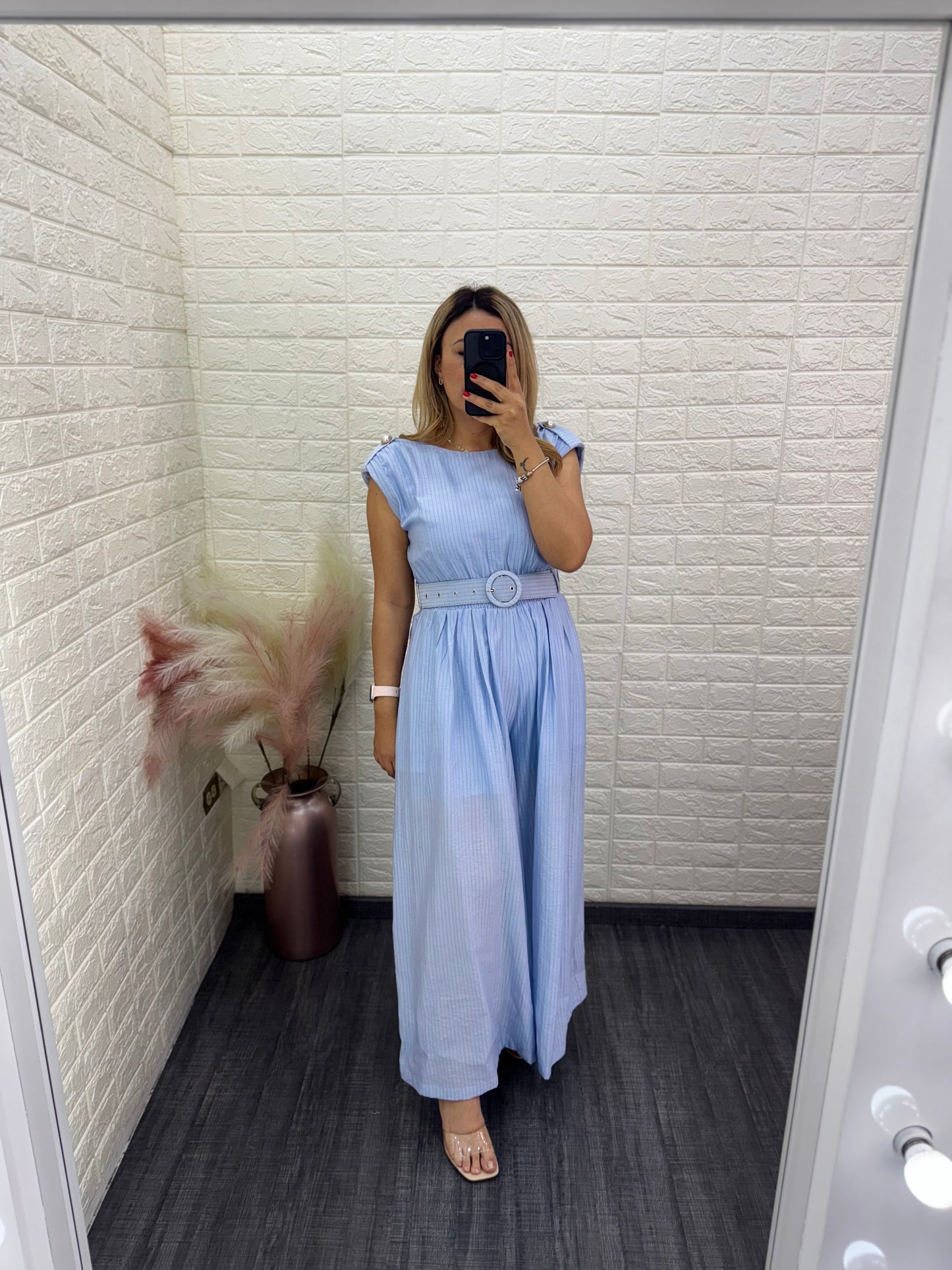 Jumpsuit de Resaque Color Sky Blue con Botón de Perla Decorativo