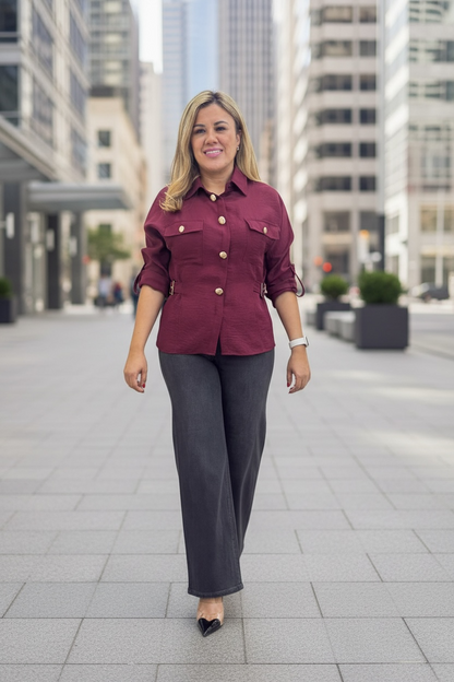 Blusa Guinda de Manga Larga con Botones Dorados