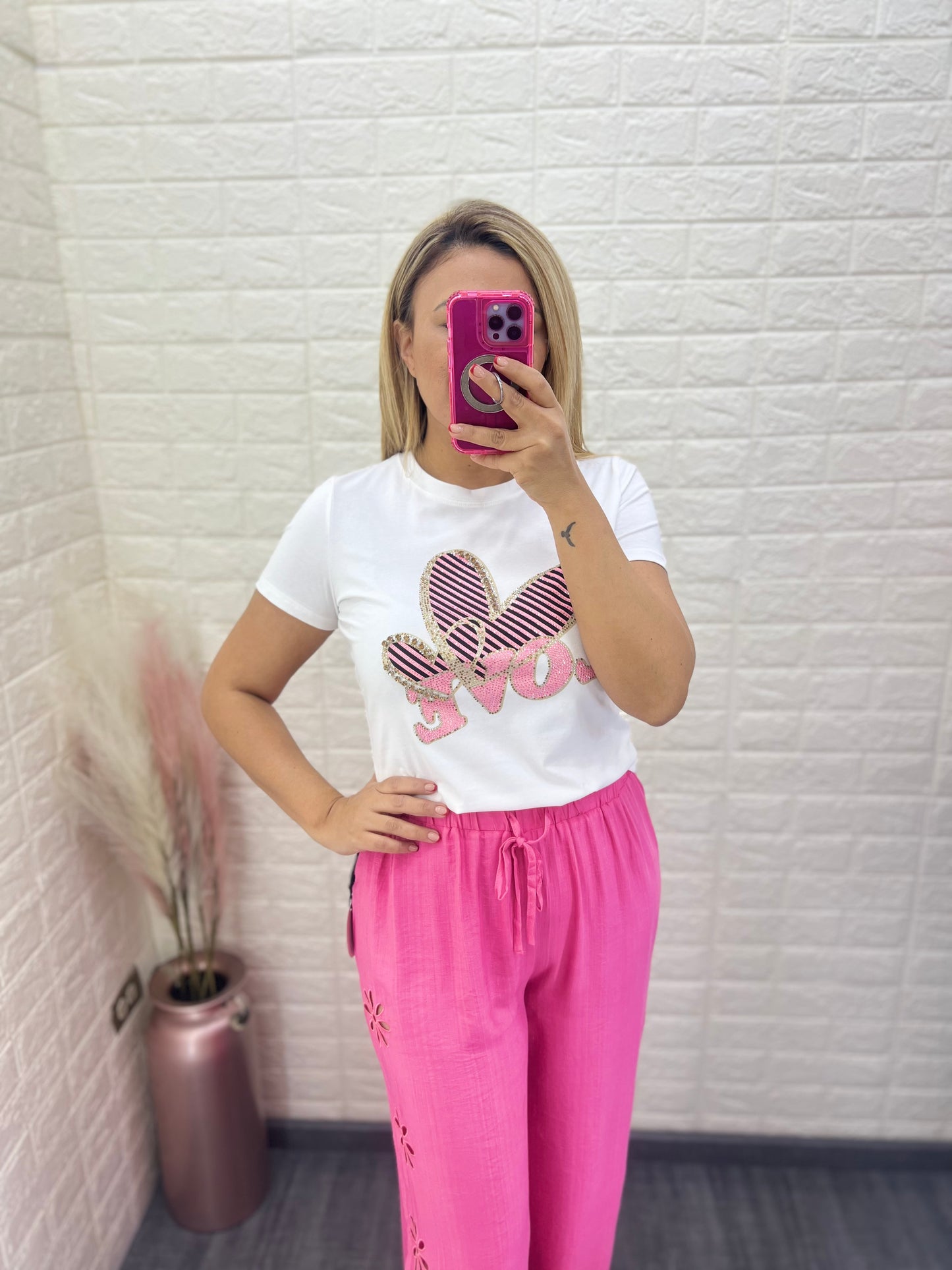 Blusa Blanca de Manga Corta con Estampado de Corazón
