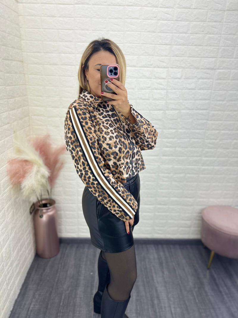 Chaquetín Estampado Animal Print con Rayas en las Mangas