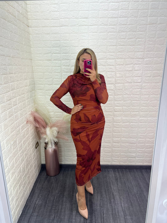 Vestido Largo Naranja Obscuro con Estampado de Rosas