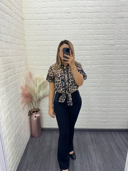 Blusa Casual de Botones con Nudo al Frente Estampado Animal Print