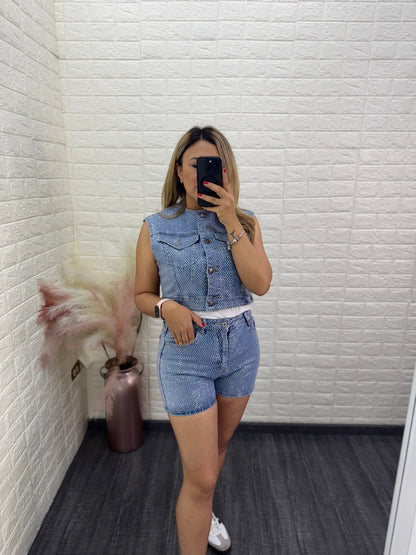 Conjunto de Mezclilla con Brillos de Chaleco y Short