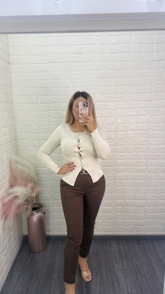 Blusa Tipo Suéter Color Hueso de Botones Dorados