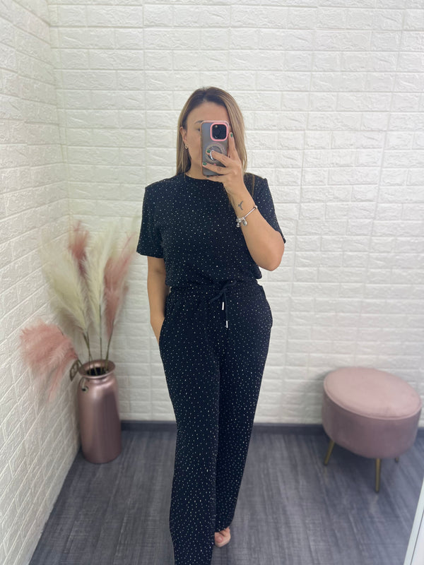 Conjunto de Blusa y Pants Negro Satín con Aplicaciones de Brillos