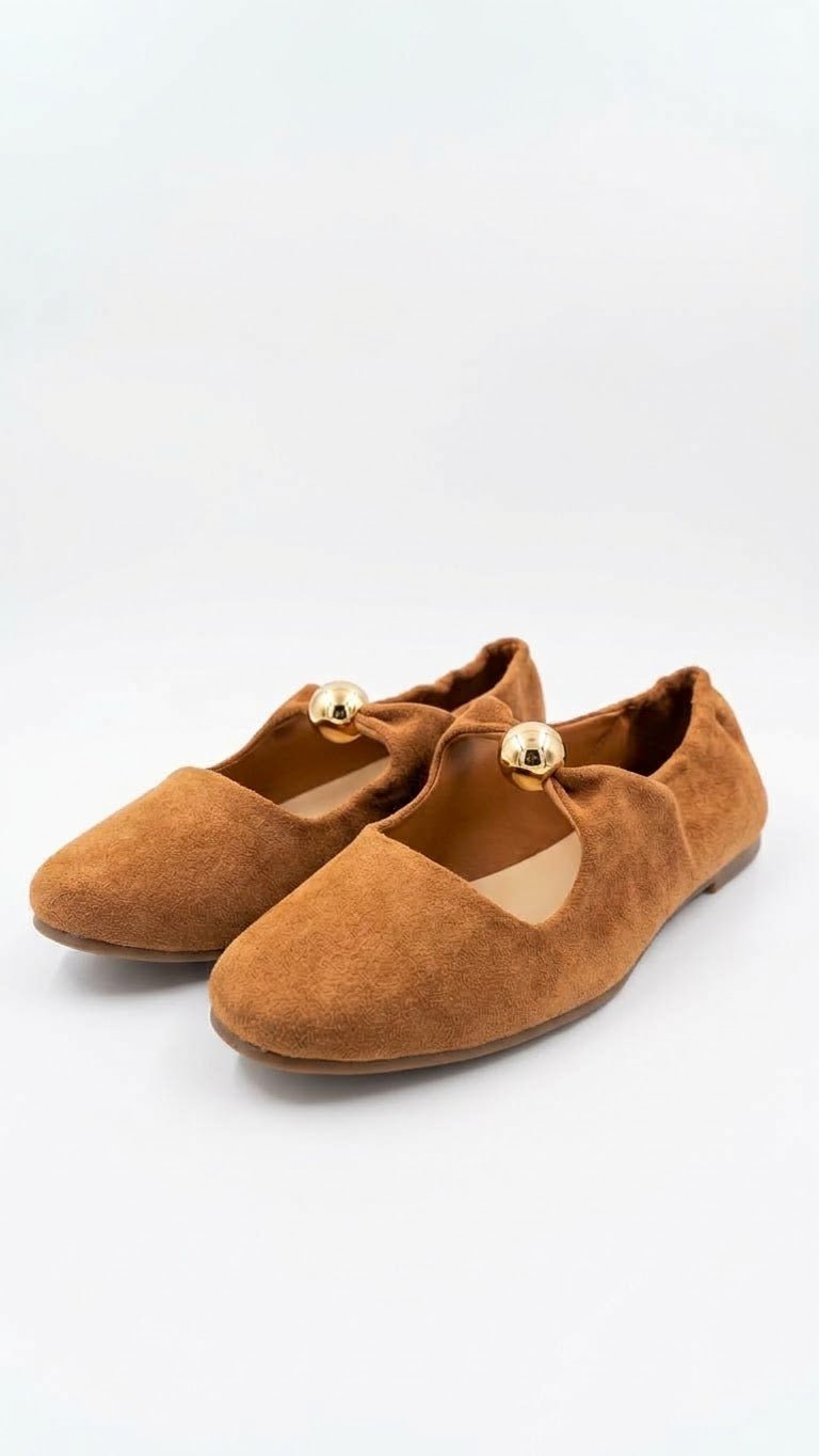 Zapatillas Flats Color Beige con Esfera Dorada