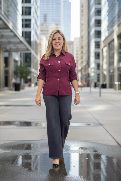 Blusa Guinda de Manga Larga con Botones Dorados