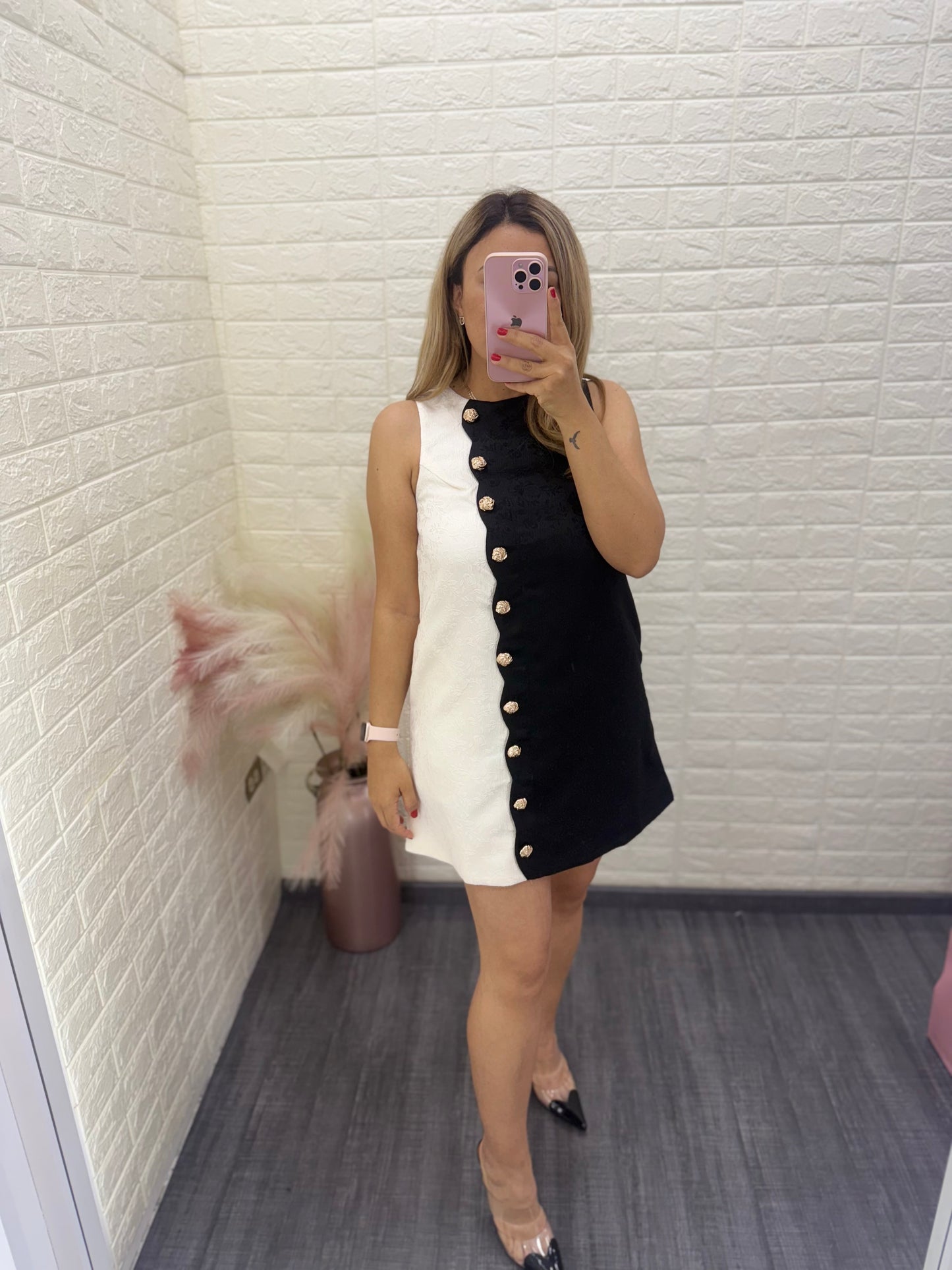 Vestido Bicolor Negro-Ivory con Bordados y Botones Dorados