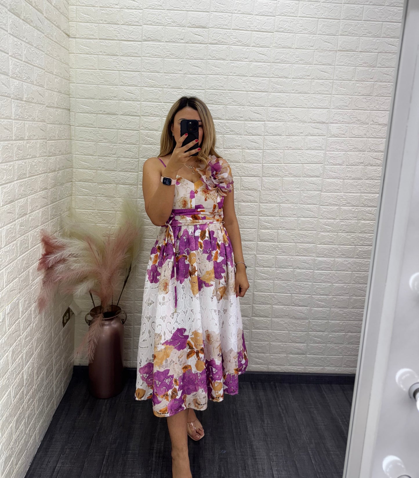 Vestido Blanco Con Bordados y Estampado Floral