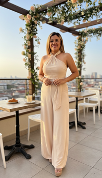 Jumpsuit Color Beige de Cuello Halter con Perlas Plateadas