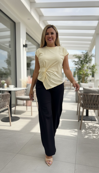Blusa Amarilla sin Mangas con Flor de Gasa