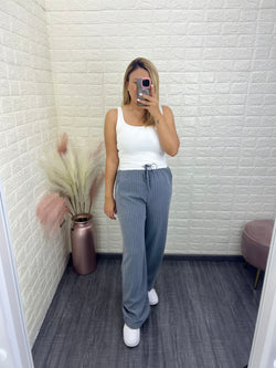 Pantalón Gris Casual con Cinturilla Blanca