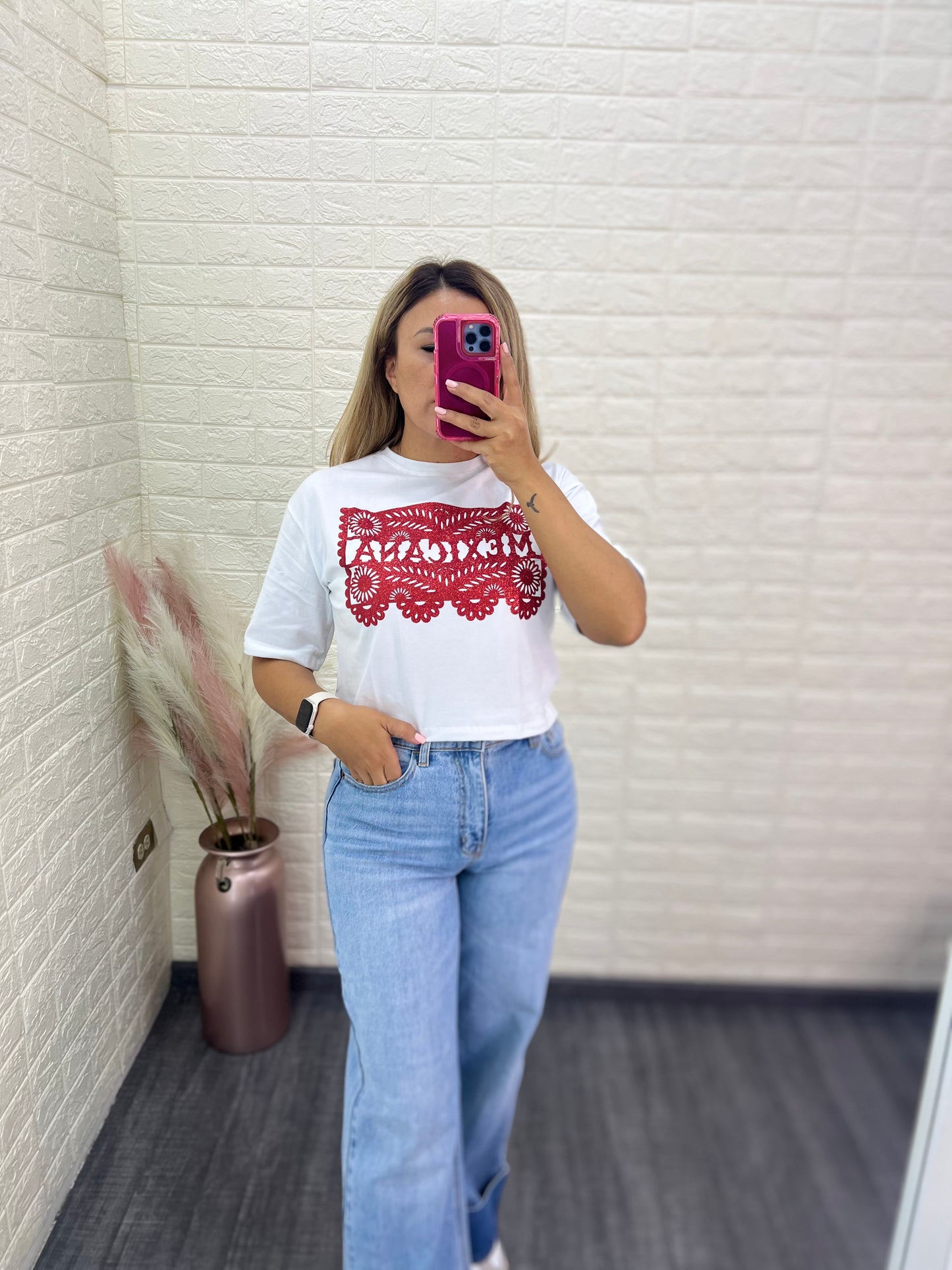 Playera Blanca Estampado En Rojo Glitter Estilo Papel Picado
