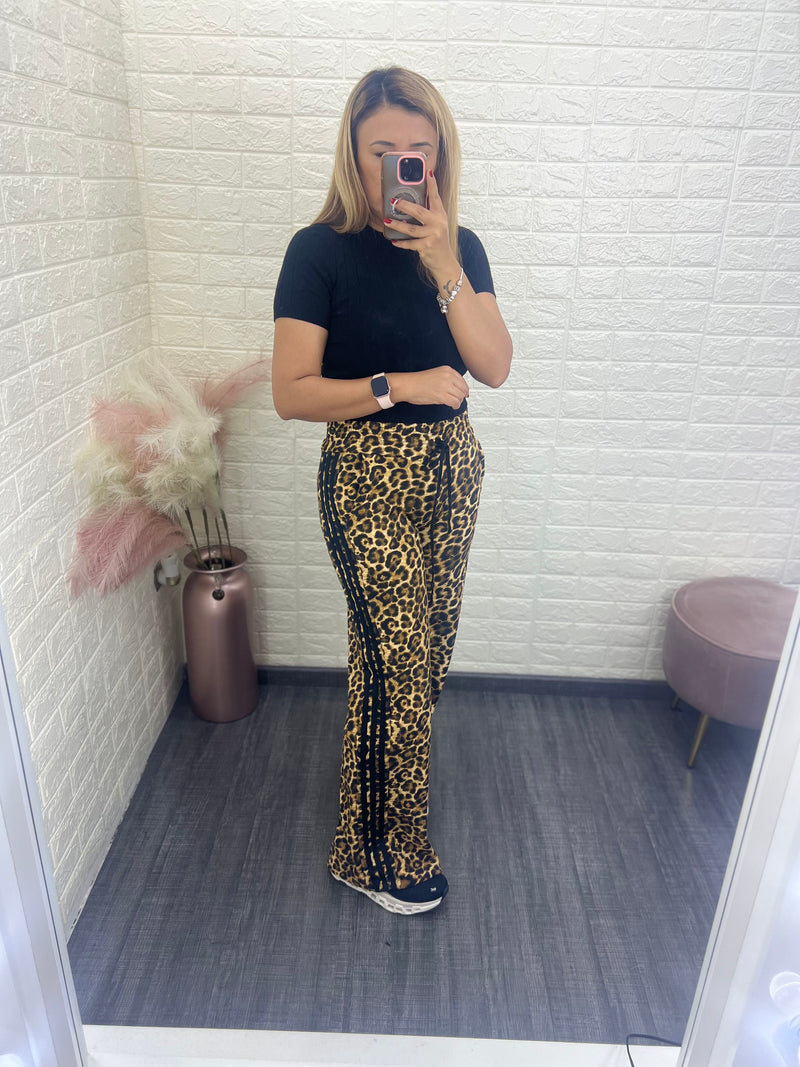 Pantalón Estampado Animal Print con Líneas Negras a los Lados