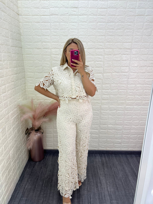 Conjunto Tipo Croché de Blusa con Perlas y Pantalón
