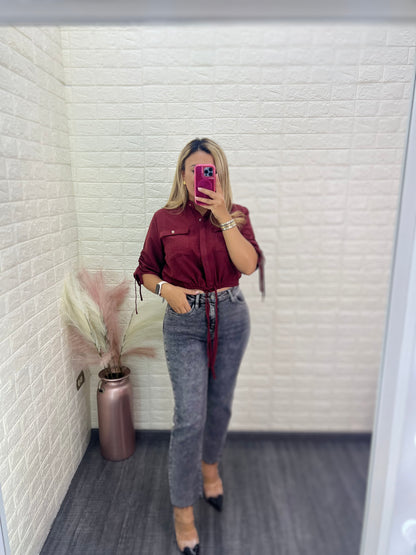 Blusa Guinda con Jaretas en las Mangas