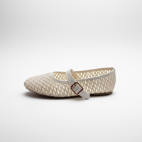 Zapatillas de Mesh Con Hebilla, Color Cream