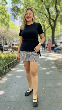 Blusa Negra de Manga Corta con Nudo al Frente