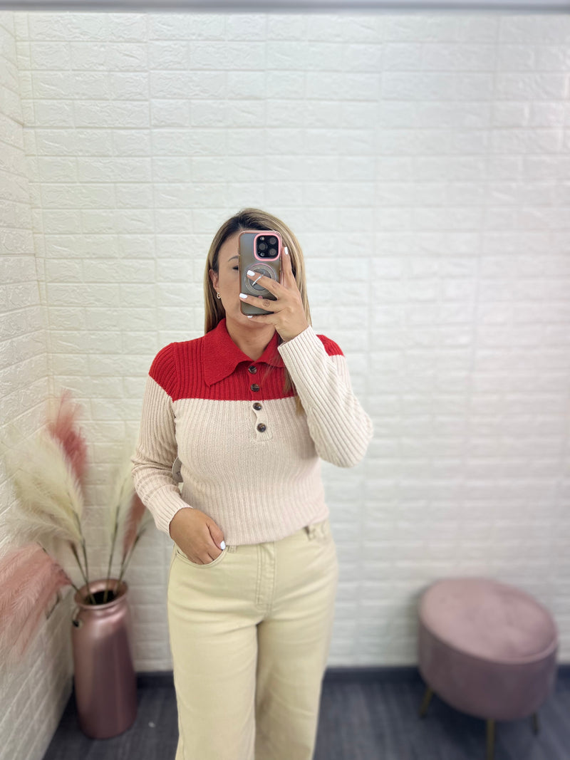 Suéter con Cuello Tipo Polo en Combinación Rojo con Beige