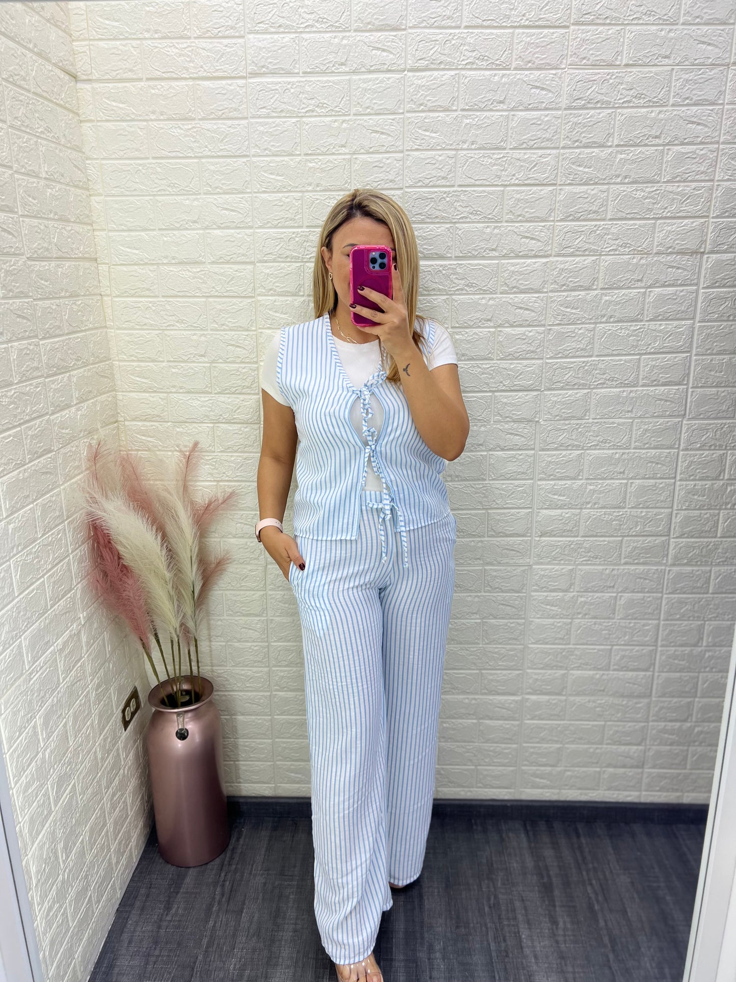 Conjunto Casual Rayado Azul Claro con Blanco Pantalón y Blusa