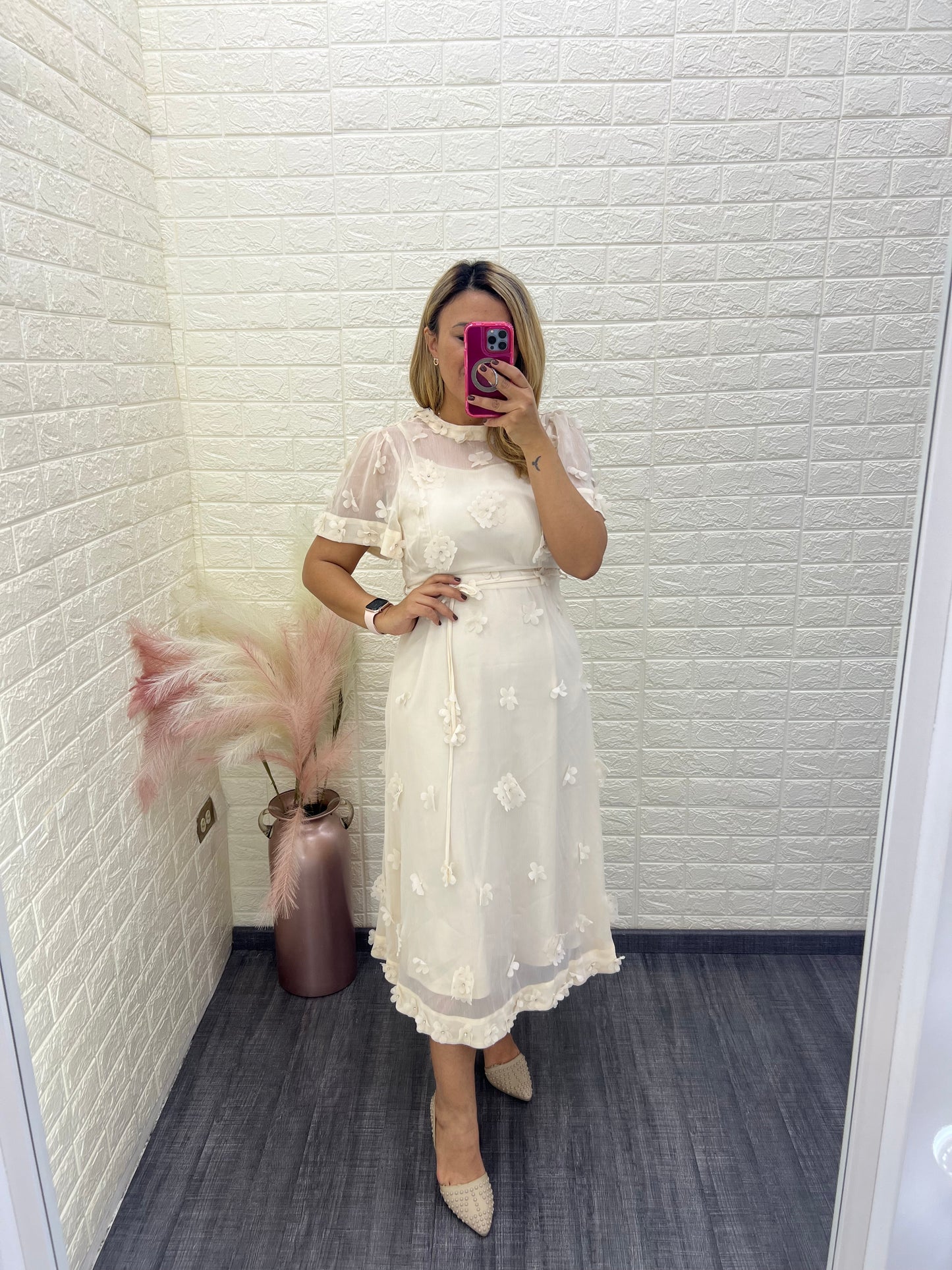 Vestido Beige Claro con Aplicaciones de Flores con Brillo