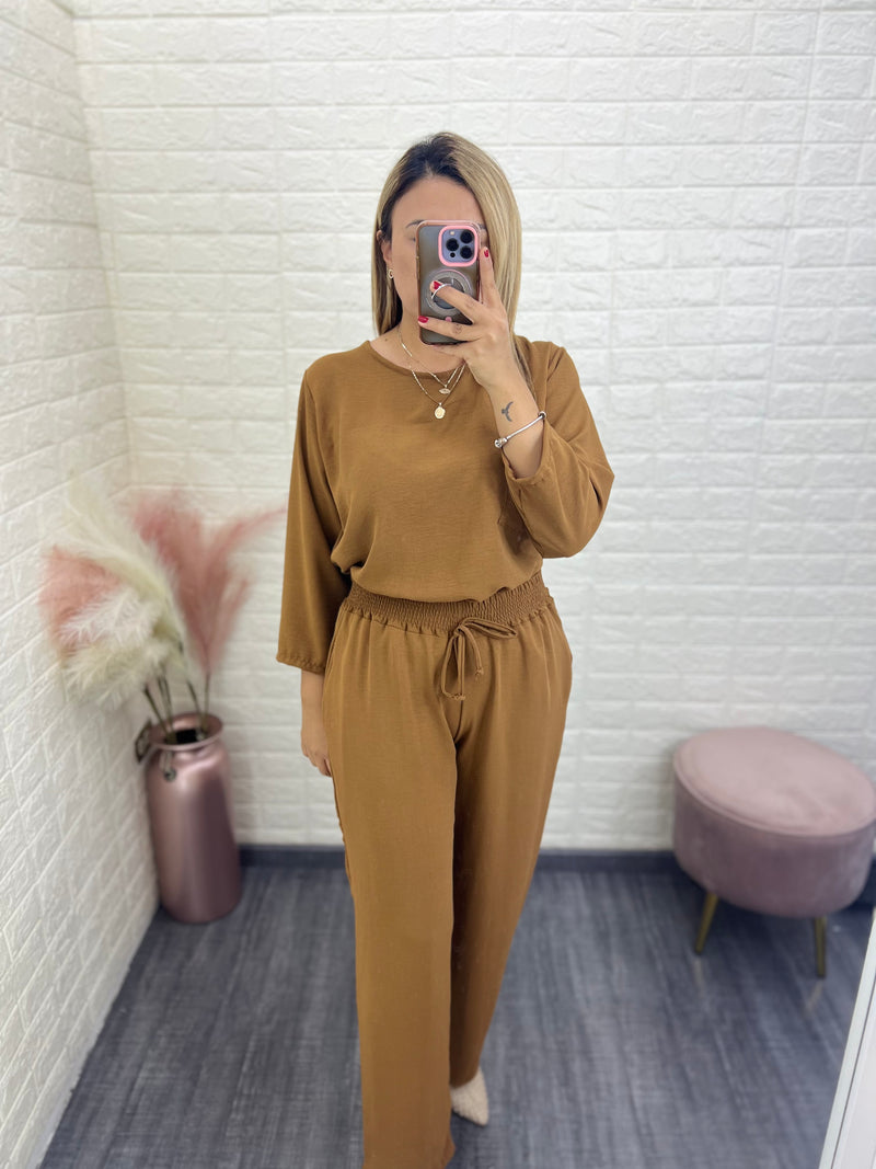 Conjunto Casual Color Camel de Blusa Manga 3/4 y Pantalón con Jaretas