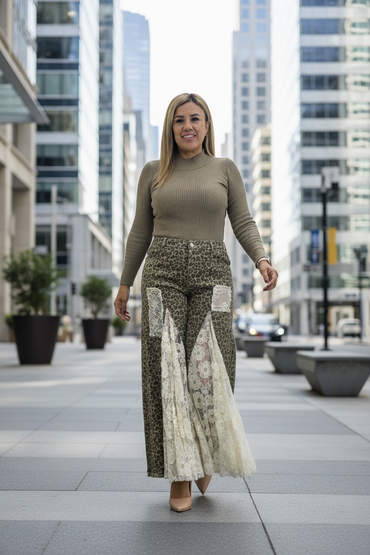 Pantalón Estampado Animal Print con Encaje
