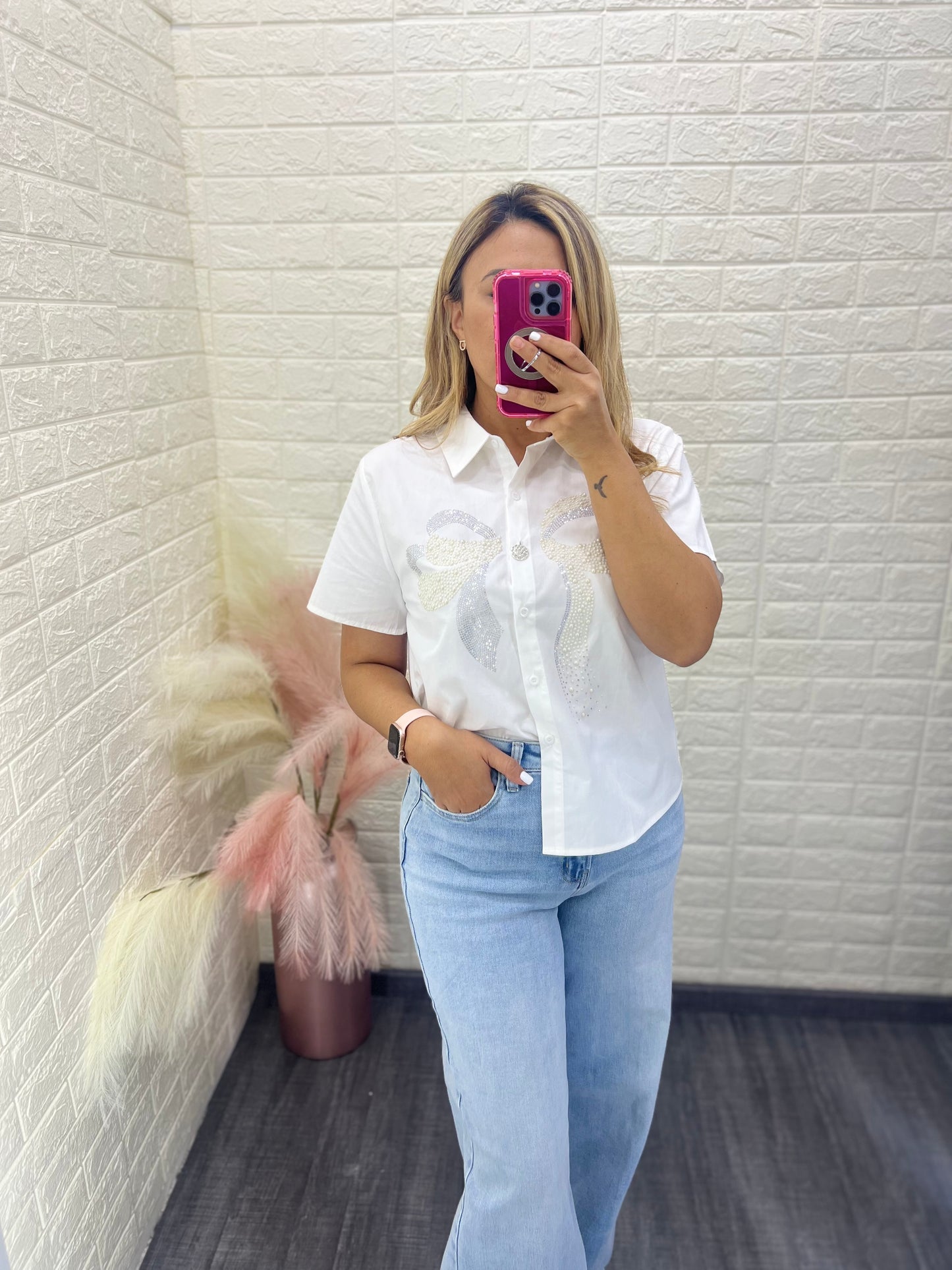 Blusa Color Blanco con Aplicación de Brillos en Moño