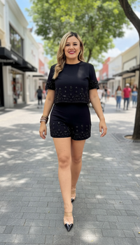 Conjunto Negro Blusa y Short con Aplicaciones de Piedras
