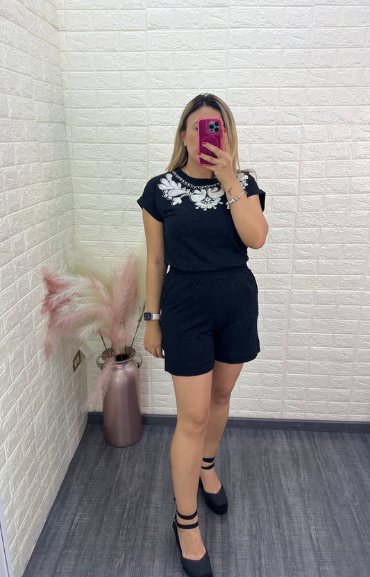 Conjunto Negro Blusa y Short con Bordados y Brillos