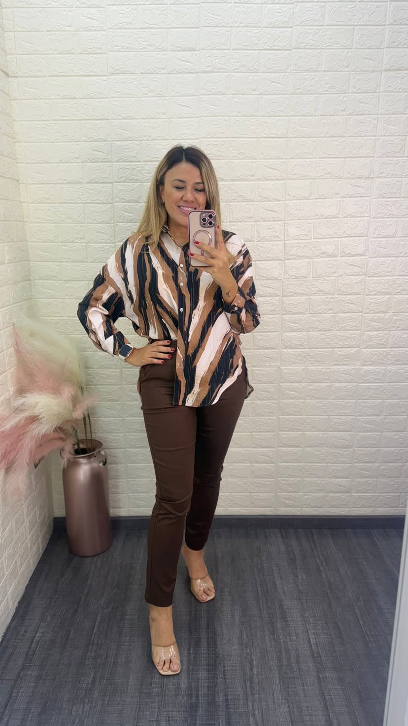 Camisa Café con blanco y negro  de Manga Larga