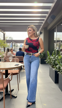 Blusa Negra de Mesh con Estampado Rosas Rojas