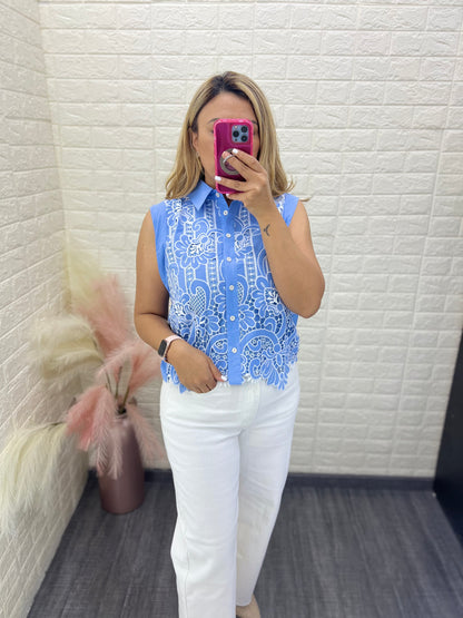 Blusa Casual Sin Mangas Con Bordados en Blanco