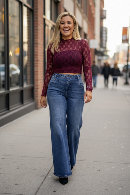 Blusa Guinda de Encaje con Bordado de Rosas