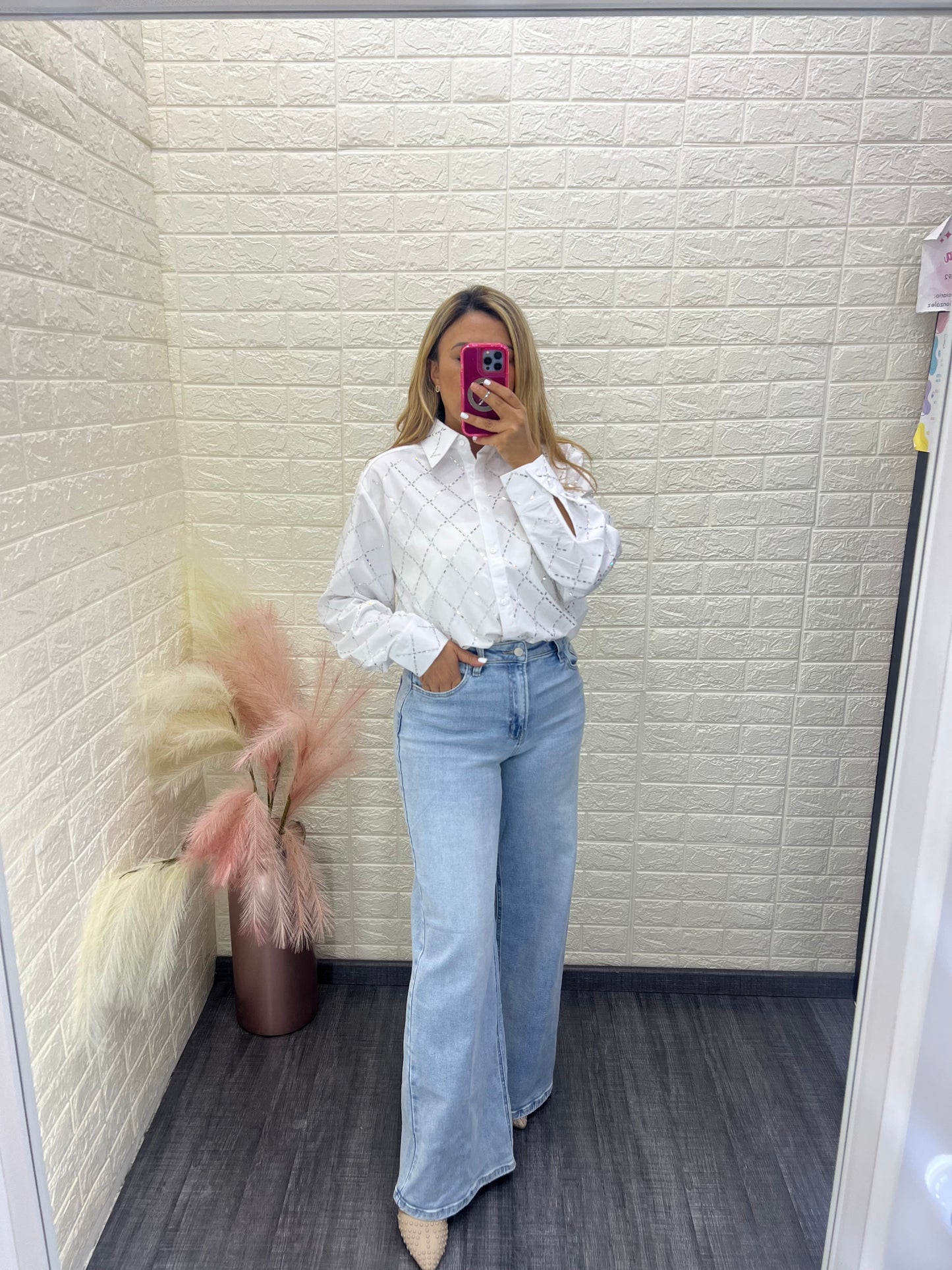 Camisa Blanca de Manga Larga Con Aplicaciones de Brillos