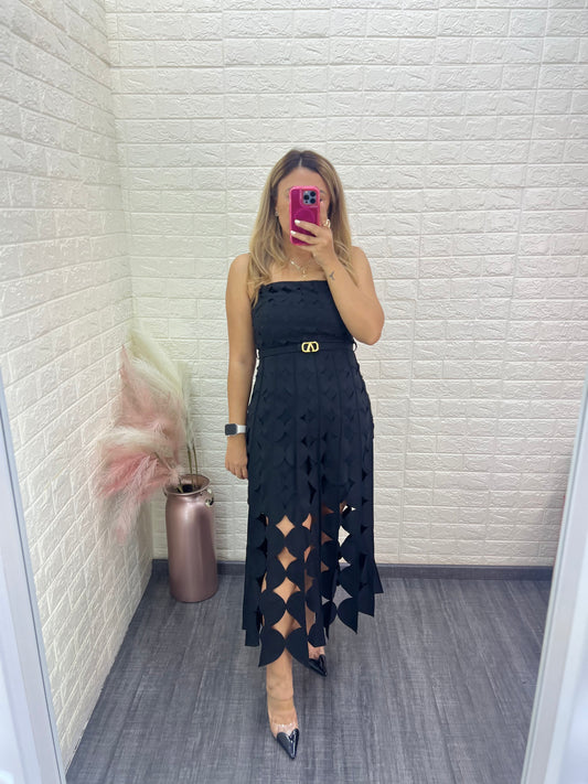 Vestido Negro de Tirantes Perforado con Forro