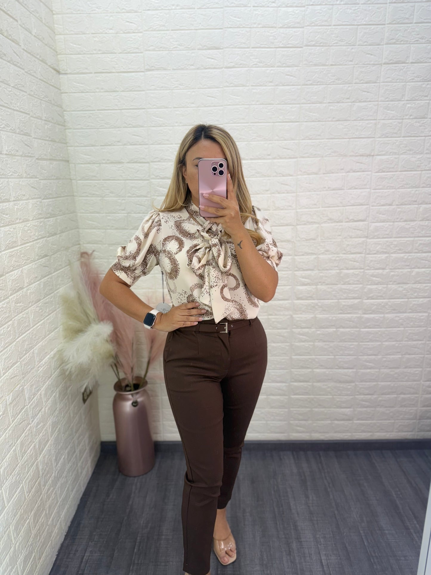 Blusa Casual Beige con Manchas Cafés