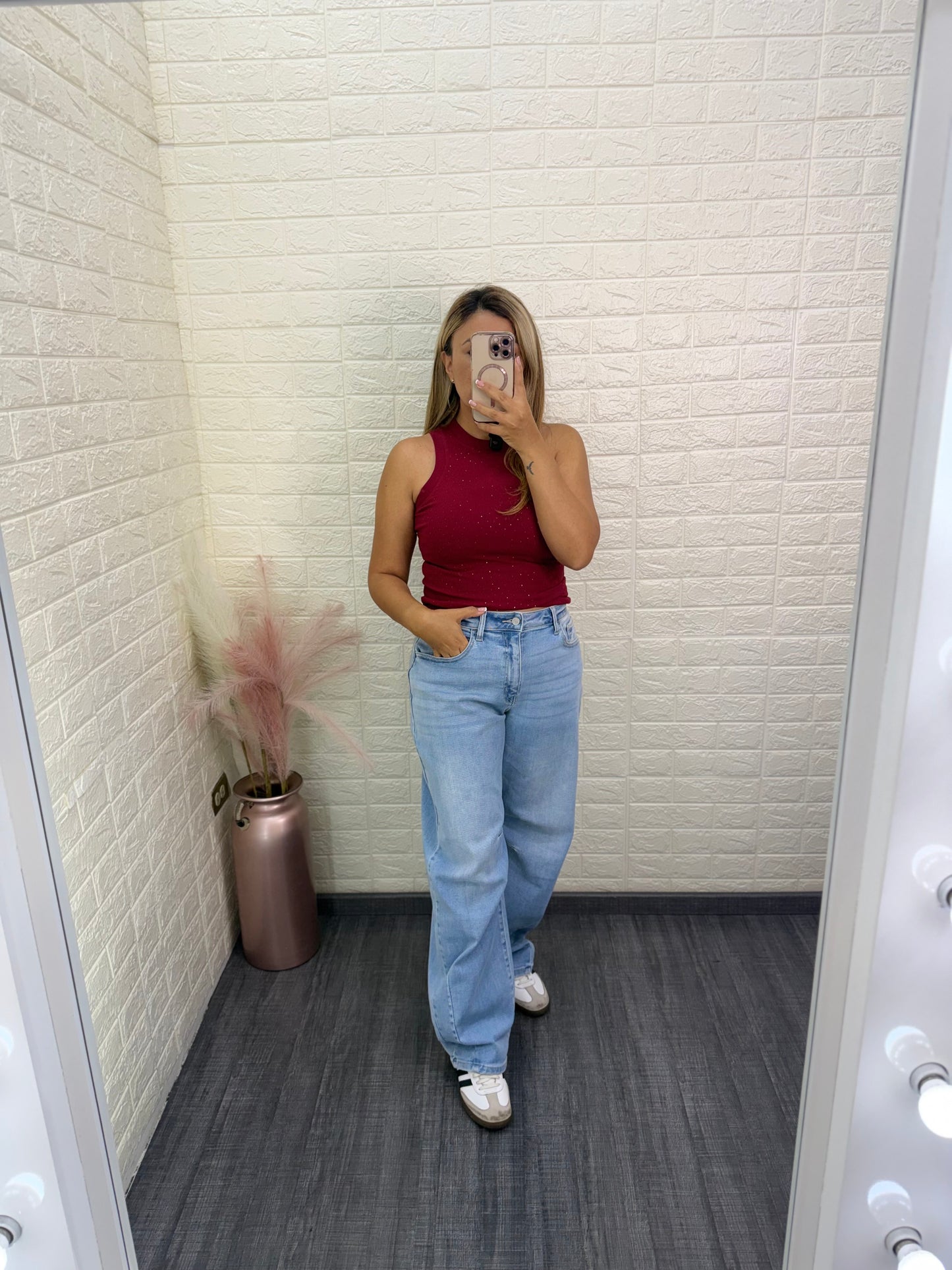 Blusa Guinda de Resaque con Brillos