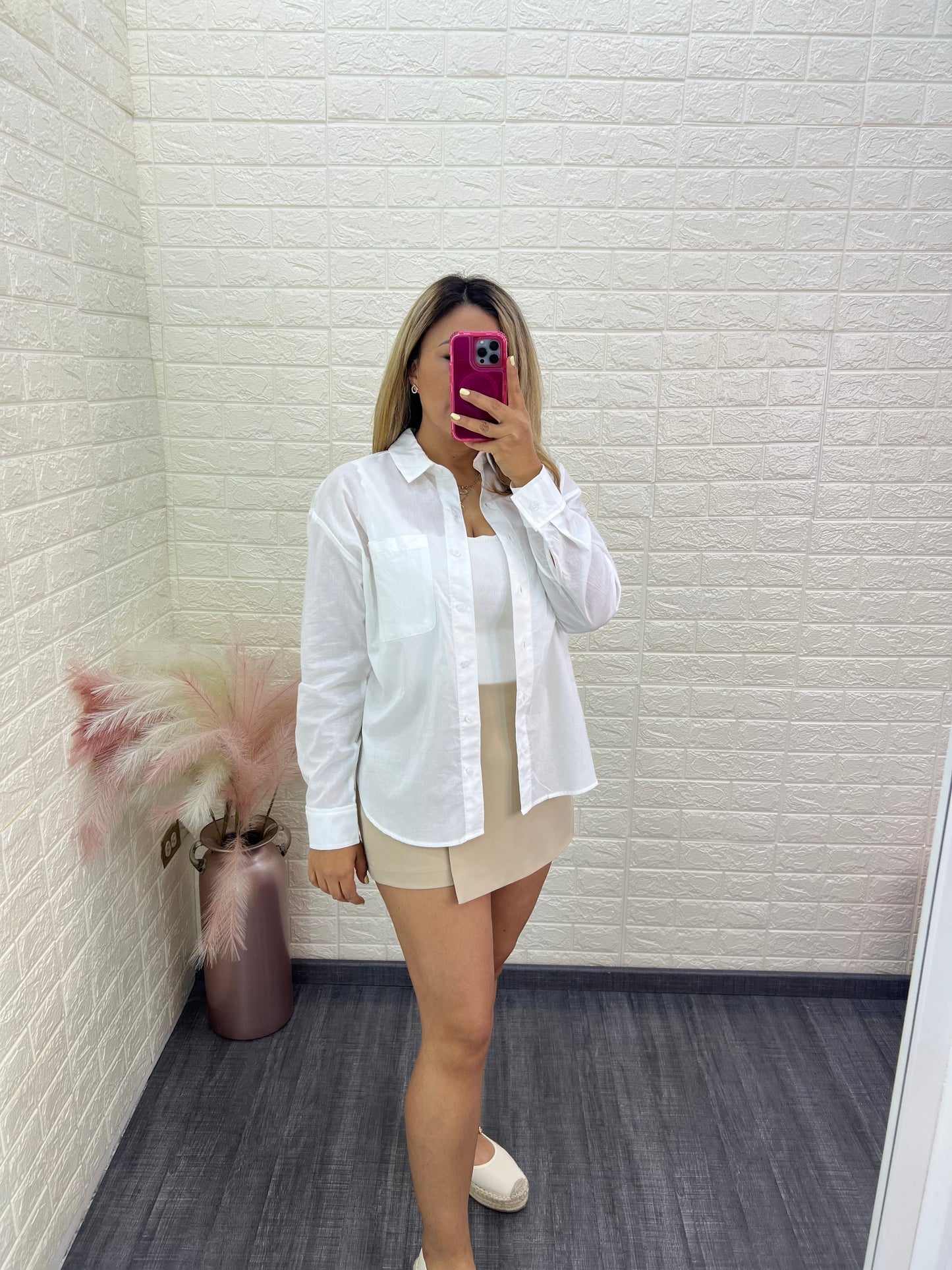 Camisa Lisa de Botones en Color Blanco
