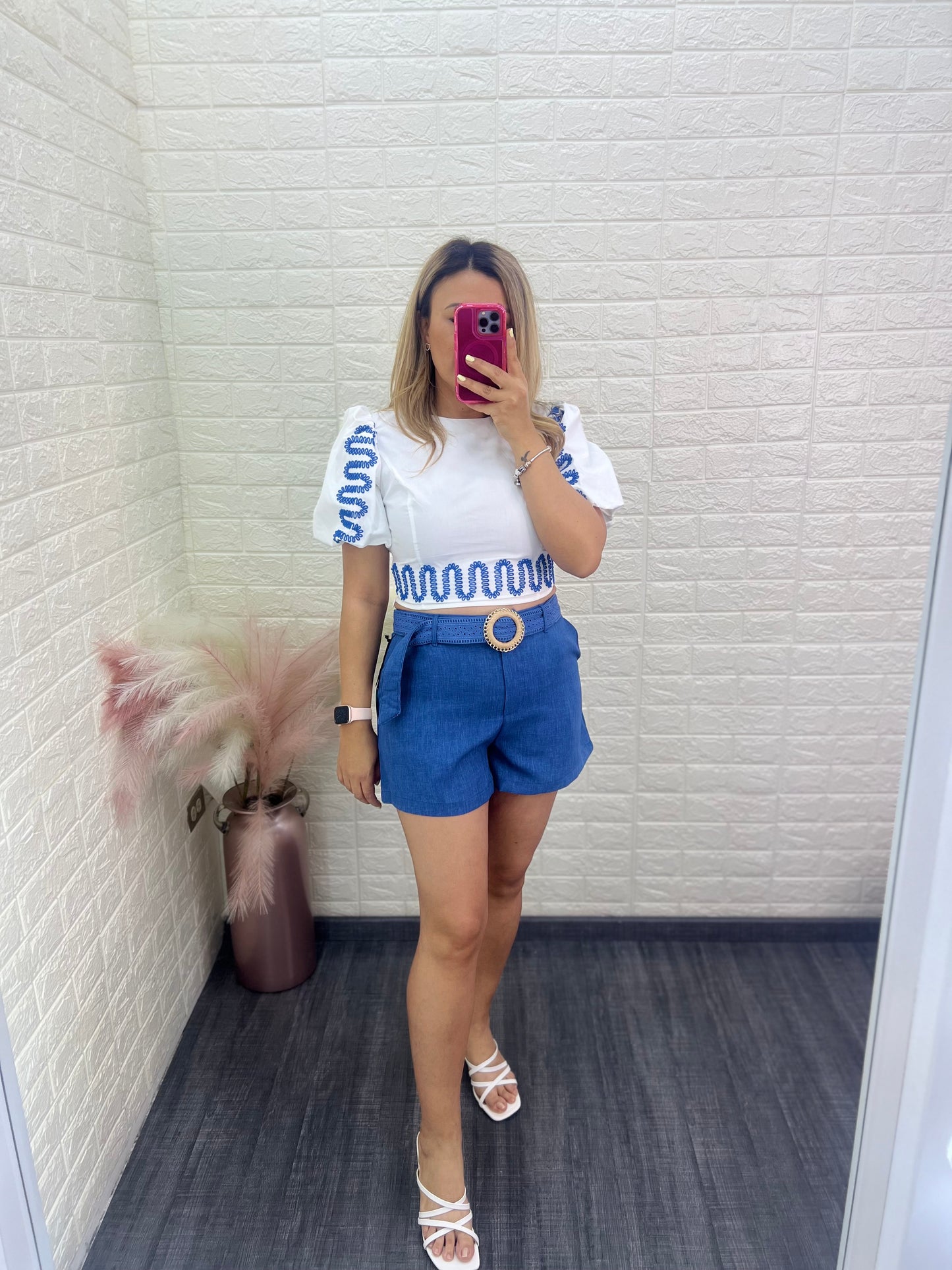 Blusa Blanca Mangas Abollonadas con Bordados Azules