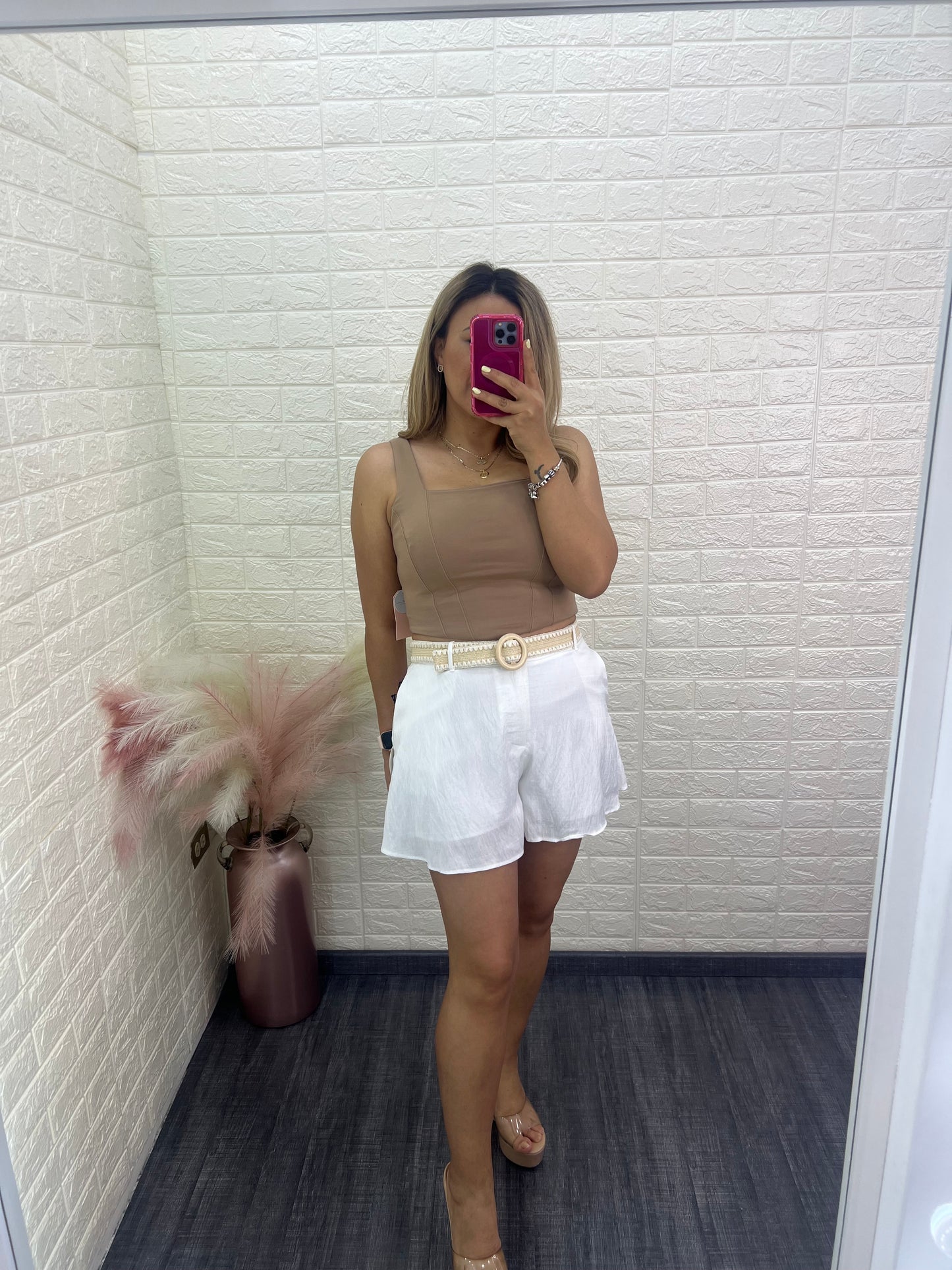 Short Blanco de Lino con Forro y Cinto
