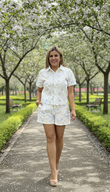 Set de Mezclilla Blanco  de Blusa y Short con Bordados de Flores de Colores