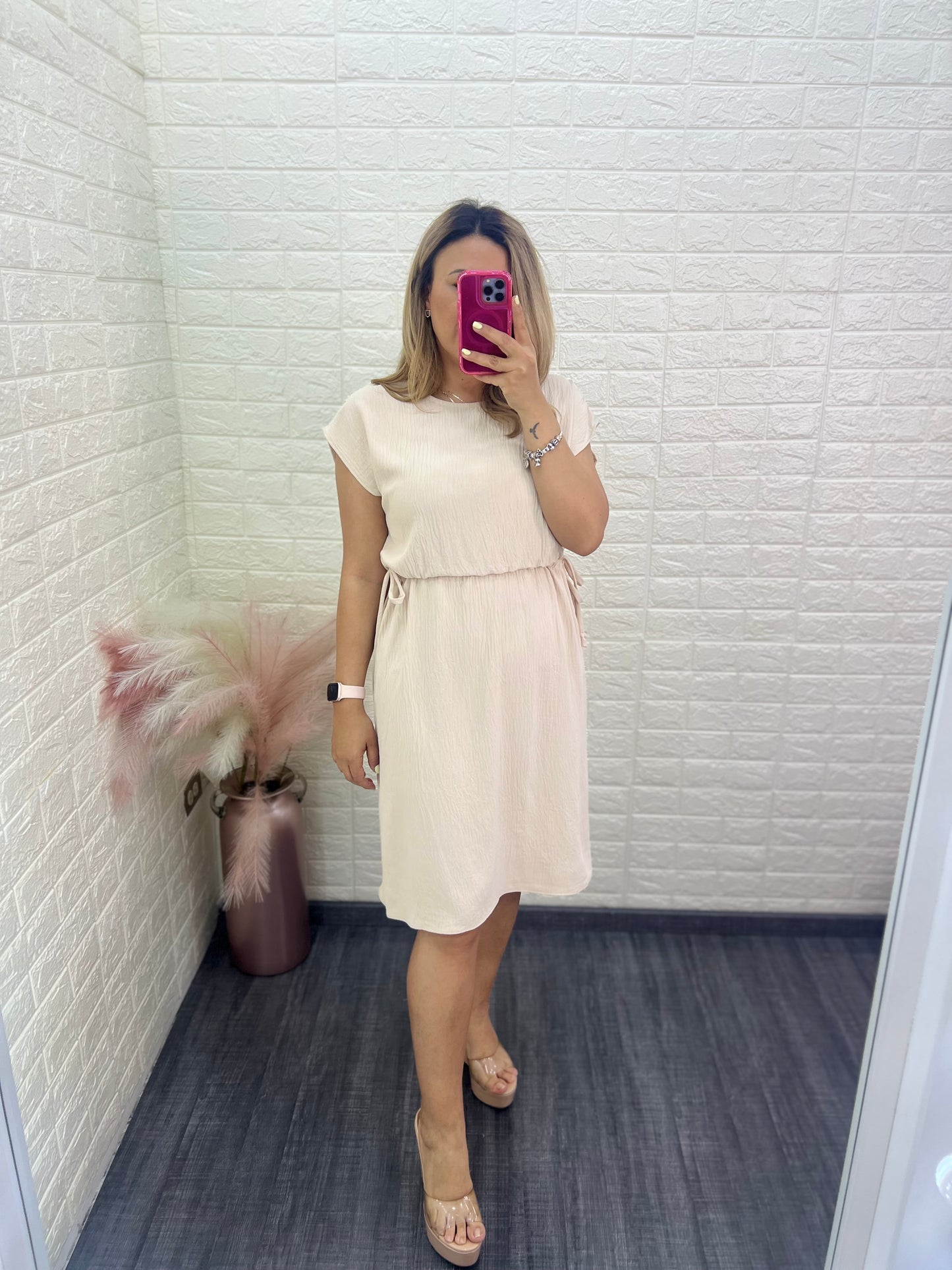 Vestido de Manga Corta con Jaretas Color Beige
