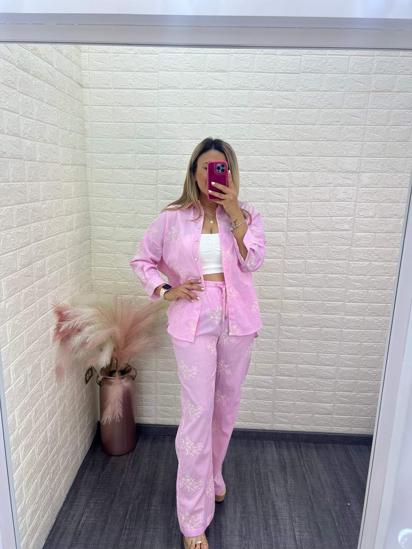 Conjunto Rosa de Blusa y Pantalón Estampado Rayas Con Bordados