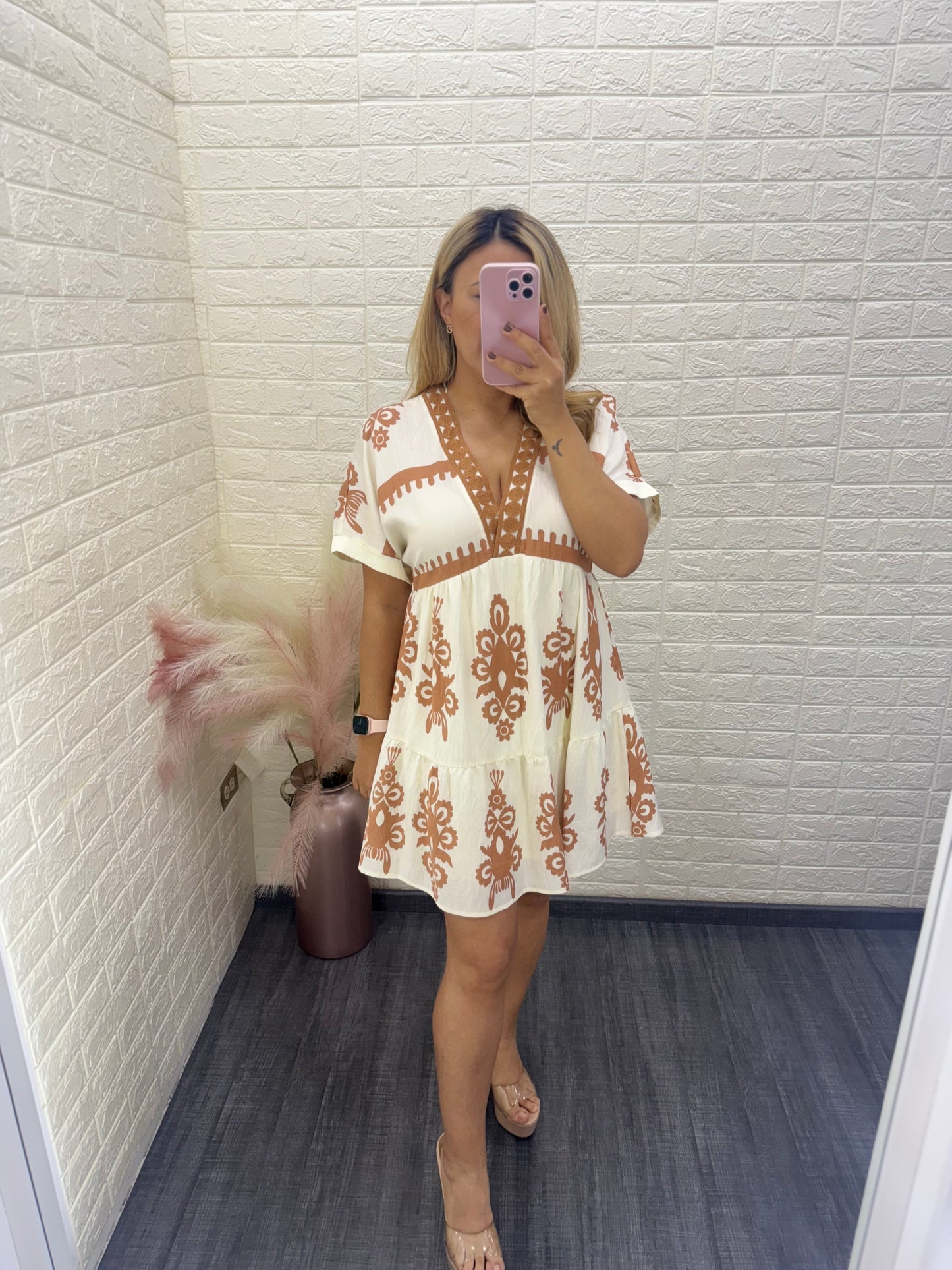 Vestido Beige Con Estampados en Color Café Claro
