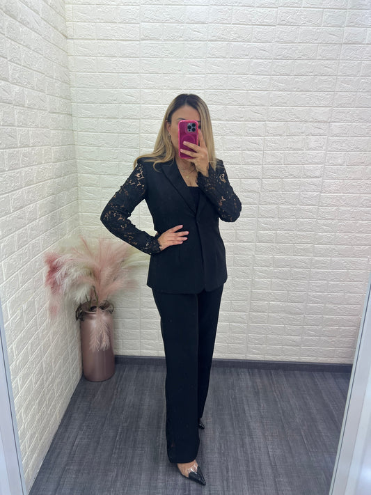Conjunto de Blazer y Pantalón Negros con Bordados