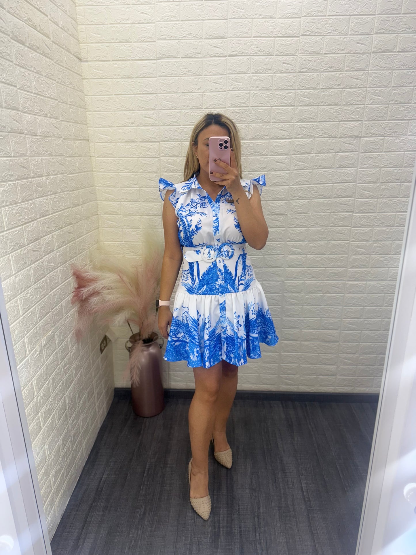 Vestido Blanco Estampado Floral en Azul con Cinto