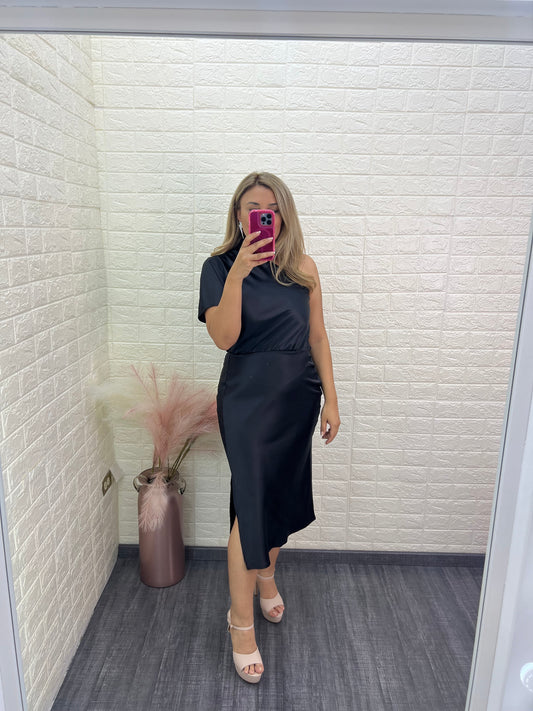 Vestido Satinado a Un Hombro