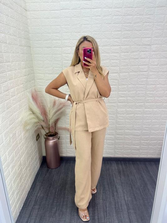 Conjunto Casual de Blusa Tipo Chaleco y Pantalón de Vestir Color Beige