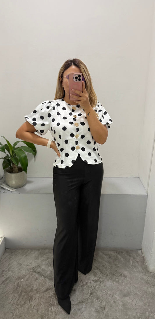Blusa Blanca de Lunares Negros